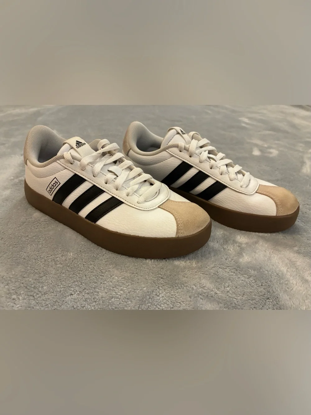 Women’s Adidas White Leather Sneakers Blue Stripes Tan Suede Toe/Heel Size 6